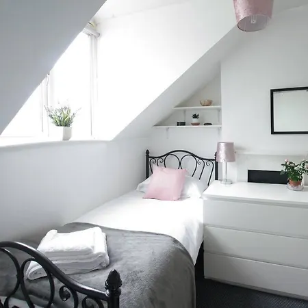 City Centre 4 Bedroom House Winchester Extérieur photo
