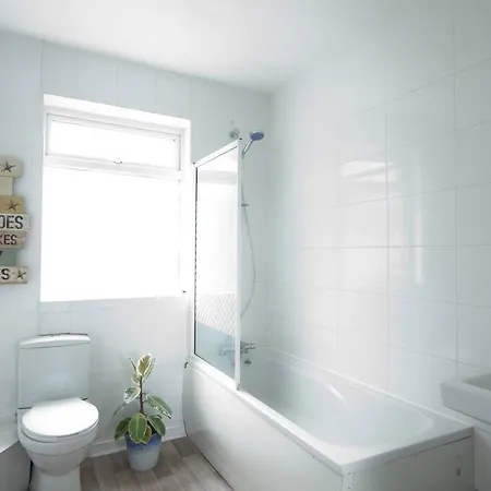 City Centre 4 Bedroom House Winchester Extérieur photo