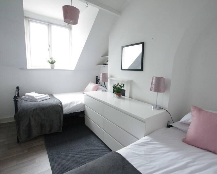 Centre 4 Bedroom House * Winchester