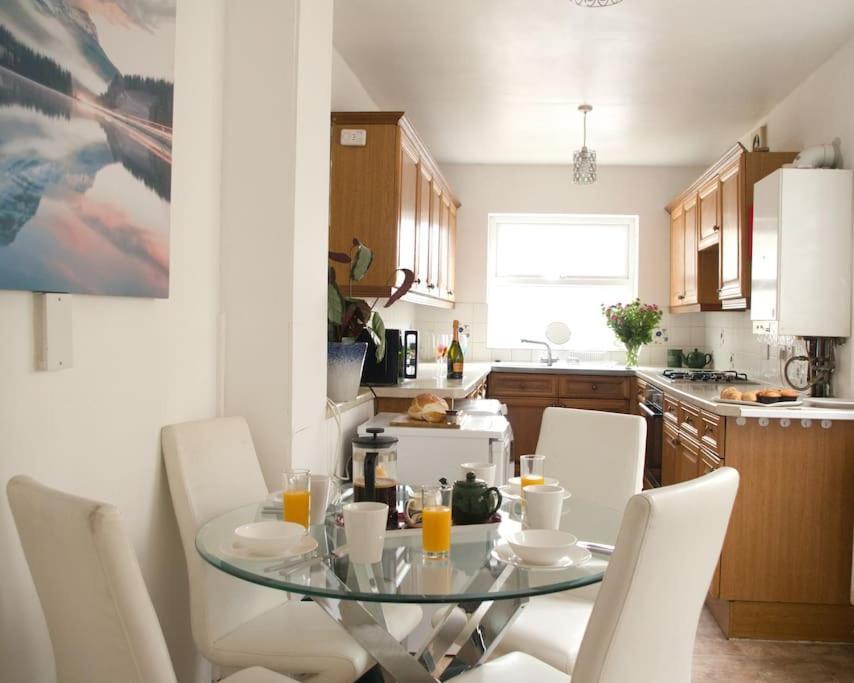 Centre 4 Bedroom House Apartment Winchester