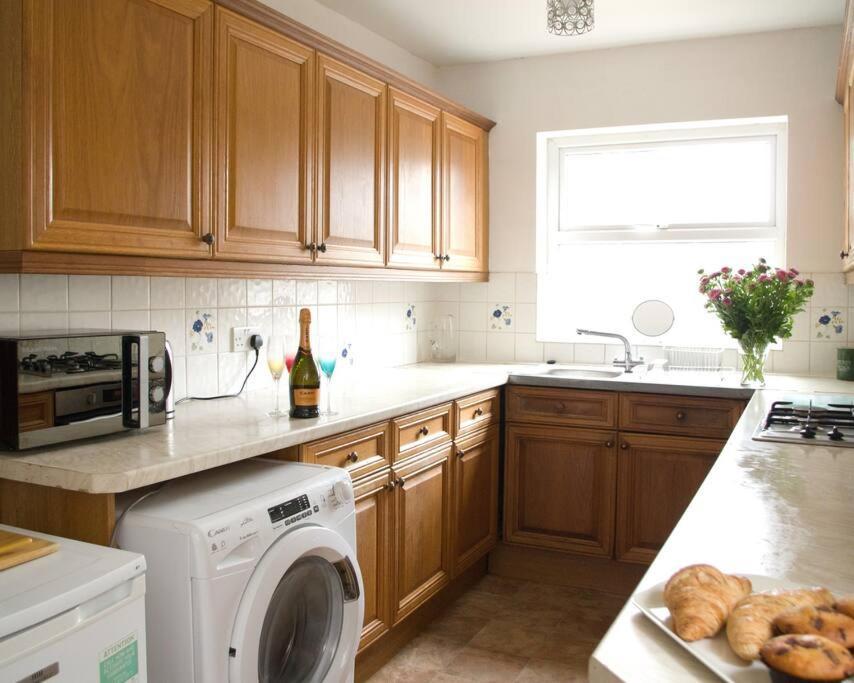 Apartment Centre 4 Bedroom House *