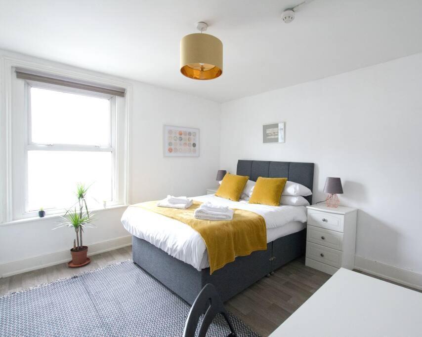 Apartment Centre 4 Bedroom House Winchester