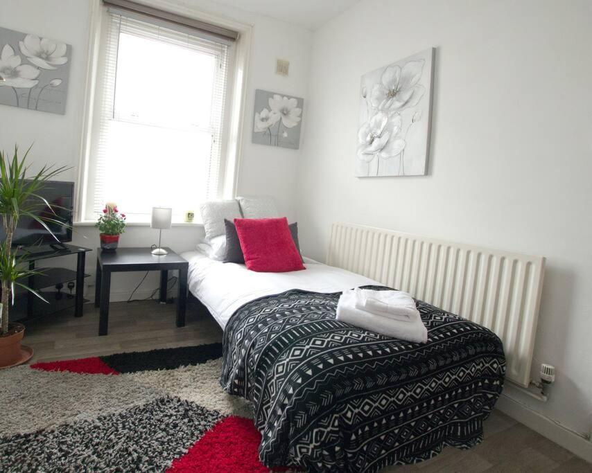 Apartment Centre 4 Bedroom House