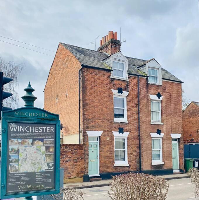 Centre 4 Bedroom House * Winchester