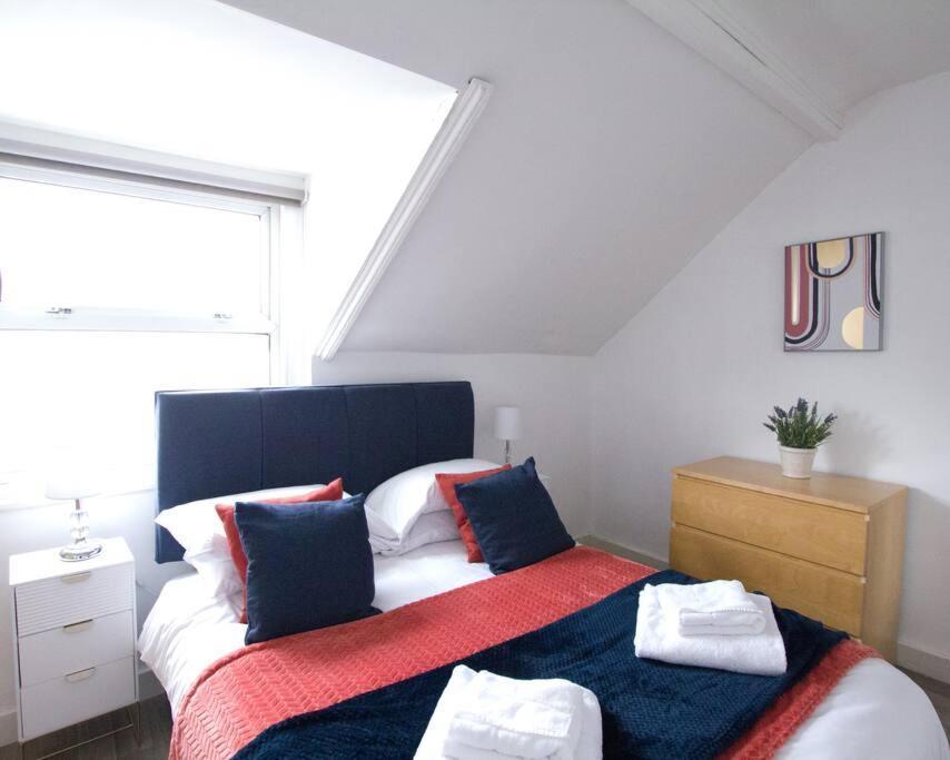 Centre 4 Bedroom House Apartment Winchester